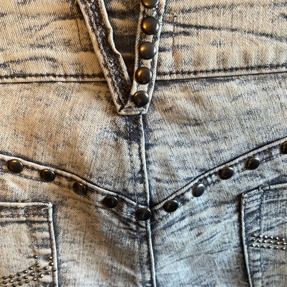 New with tags light stonewashed Sapphire red straight leg jeans with studs - Picture 8 of 14